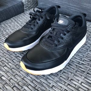 Nike women air max Thea prm. Great condition.